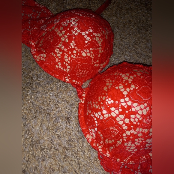 Victoria's Secret Push Up Bra- 34D - Picture 5 of 10